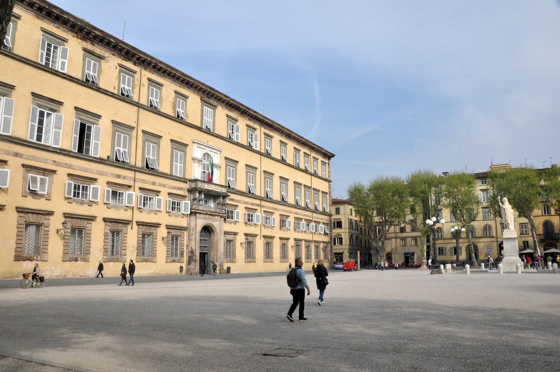 Piazza Napoleone, Lucca